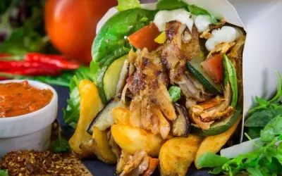Ile kalorii ma kebab z wołowiny? Sprawdź, co możesz zjeść bez wyrzutów!