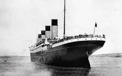 Detta är RMS Titanic, ett fartyg vars öde väcker frågor om hur många dog på Titanic.