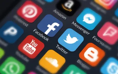 Ikony popularnych aplikacji do mediów społecznościowych: Facebook, Twitter, YouTube, Pinterest, Amazon, Messenger, Blogger.