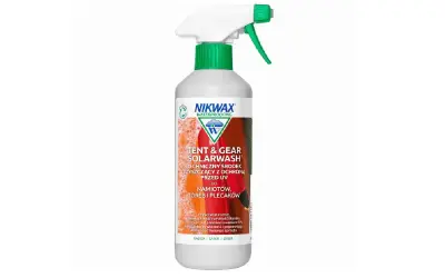 Spray Nikwax Tent & Gear Solarwash do namiotów i plecaków. Pomoże Ci dowiedzieć się, jak wyprać plecak, chroniąc go przed UV.