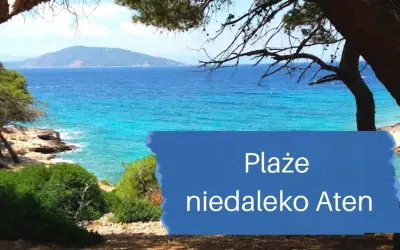 Piękne plaże niedaleko Aten, z turkusową wodą i skalistym wybrzeżem, kuszą do odpoczynku.