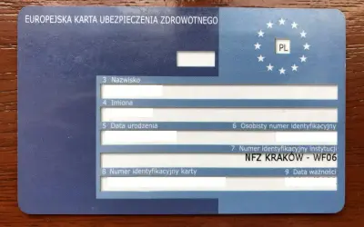 Europejska karta ubezpieczenia zdrowotnego z Krakowa, z numerem identyfikacyjnym NFZ KRAKÓW - WF06.