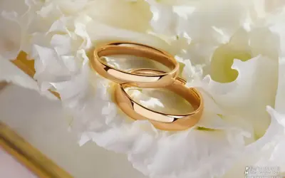 Obrączki ślubne: Trendy, materiały i jak wybrać idealną parę
