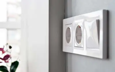 Nowoczesne gniazdka elektryczne. Sprawdź montaż osprzętu elektrycznego cena i odmień swoje wnętrze.