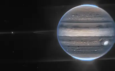 Jowisz z burzliwą atmosferą i Wielką Czerwoną Plamą. Choć trudno określić dokładną temperaturę na Jowiszu, widać, że jest to miejsce pełne dynamicznych zjawisk.