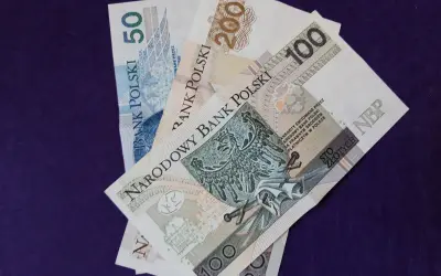 Polskie banknoty 50, 100 i 200 zł. Może to być spadek po rodzicach, który pomoże w realizacji marzeń.