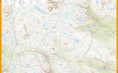 Detaljerad karta över fjällområdet kring Helagsfjället, med sjöar, vattendrag, vägar och bebyggelse.