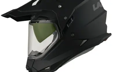 Kask enduro z szybą czy bez? Ekspert radzi, co wybrać