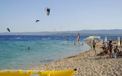 Gdzie na kitesurfing w Chorwacji? Odkryj najlepsze spoty!