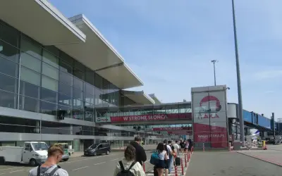 Co to jest gate na lotnisku i jak uniknąć stresu przed lotem