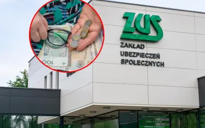 Ręce z pieniędzmi i okularami przed budynkiem ZUS. Dowiedz się, jak obliczyć składkę zdrowotną od emerytury.