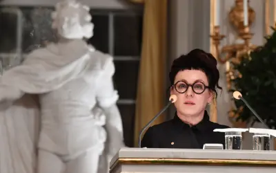 Olga Tokarczuk, laureatka Nagrody Nobla, przemawia. Czy za "Księgi Jakubowe"?