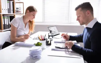 Praca po studiach finanse i rachunkowość – jak uniknąć trudności w karierze?