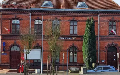 Budynek Poczty Polskiej, gdzie czeka poczta polska doręczenie na życzenie.