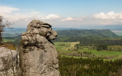 Skalny lew w Sudetach, najciekawsze formacje skalne w sudetach dla dzieci. Błędy w nawigacji mogą prowadzić do takich widoków.