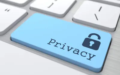 Klawisz "Privacy" z ikoną kłódki symbolizuje bezpieczeństwo w usługach cyfrowych i rozrywce online.