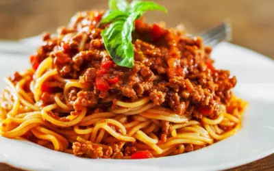 Spaghetti bolognese Pascala: Opanuj kultowy przepis mistrza!