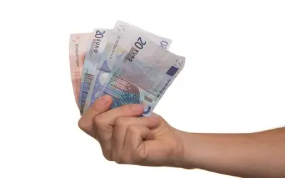 Koszty badań DNA w sądzie: Kto płaci i jak uzyskać zwolnienie?