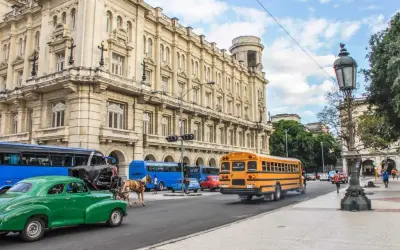 Kuba: Jak wybrać biuro podróży? Poradnik i porównanie