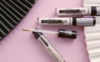 Korektor pod oczy ranking: Catrice Liquid Camouflage, wodoodporny, kryjący, idealny na cienie.