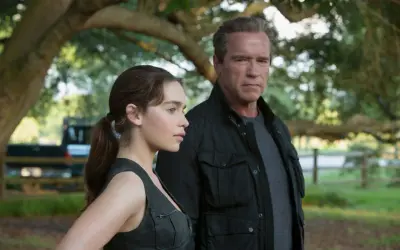 Arnold Schwarzenegger i Emilia Clarke, gwiazdy Terminator Genisys, w plenerze.