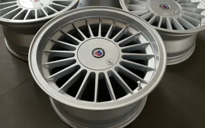 Felgi do BMW E34: Jak wybrać kultowe wzory i uniknąć błędów?