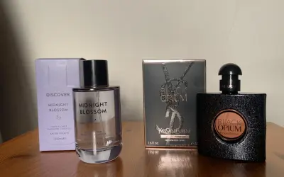 Perfumy Midnight Blossom i Black Opium. Midnight Blossom, choć made in lab 10 odpowiednik, ma nuty kwiatowe.