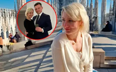 Sławomir Mentzen i jego żona na tle katedry.