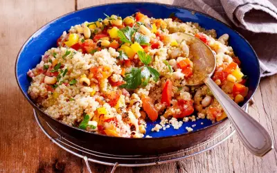 Bunter Quinoa-Salat mit Bohnen, Paprika und Tomaten, eine köstliche Idee für Quinoa Rezepte.
