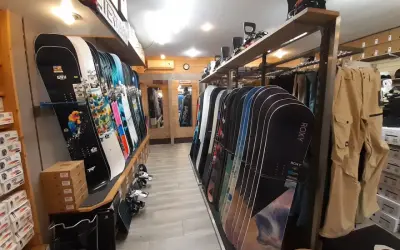 Gdzie kupić snowboard? Najlepsze sklepy i okazje w Polsce