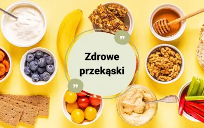Zdrowe przekąski: jogurt, jagody, banan, batoniki musli, orzechy, miód, suszone morele, pomidorki, warzywa.