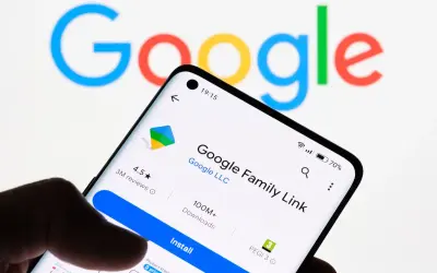 Telefon z aplikacją Google Family Link, która ułatwia kontrolę rodzicielską na Androidzie.