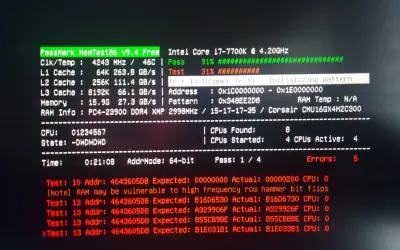 MemTest86 wykrywa błędy w pamięci RAM podczas testu. 5 błędów, 1/4 przejścia.