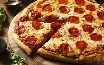 Ile kalorii ma pizza pepperoni? Zaskakujące różnice w kaloryczności