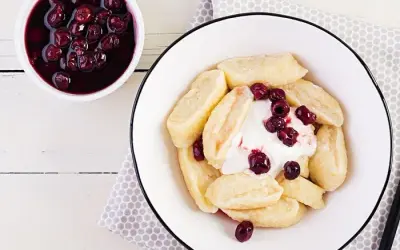 Co na obiad z twarogu? Słodkie i wytrawne przepisy dla każdego!