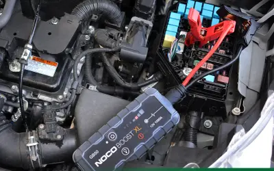 Toyota Auris Hybrid nie odpala? Akumulator 12V, kluczyk: Rozwiąż!
