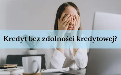 Kobieta z rękami na twarzy, zestresowana problemem trudne kredyty bez zdolności kredytowej.