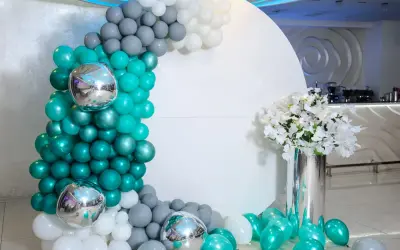 Jak zrobić girlandę z balonów na kole? Poradnik DIY krok po kroku