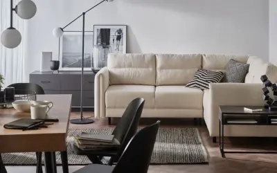 Nowoczesny salon z narożnikiem i stołem. Aranżacje wnętrza z wygodną sofą, stolikiem kawowym i designerską lampą.