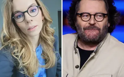 Hanna Turnau i jej mąż, Tomasz Kammel, w okularach. Ona w niebieskiej koszuli, on w beżowej kurtce.
