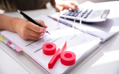 Oprocentowanie kredytu w bankach: Ile wynosi i jak je obniżyć?