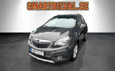 Mörkgrå Opel Mokka, perfekt för en begagnad bilaffär. Läs vårt opel mokka begagnad test för att hitta din drömbil.