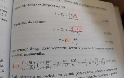 Wzór na impedancję zespoloną dwójnika: Z = jXL + R(-jXc)/(R-jXc). Obliczenia pokazują, jak uzyskać wynik.