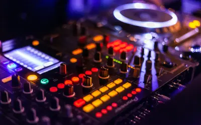 Lista pytań do DJ-a na wesele: wybierz najlepszego wodzireja