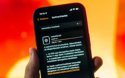 Na ekranie telefonu widać ustawienia dotyczące automatyczna aktualizacja oprogramowania watchOS 8.6.