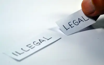 Kciuk przesuwa kartkę z napisem "LEGAL", obok leży kartka z napisem "ILLEGAL". Czy to było niedawno, czy nie dawno?