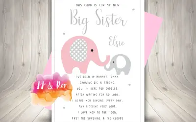 Carte pour une nouvelle grande sœur avec des éléphants roses et gris, et le texte "Elsie".