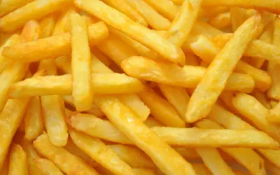 Złociste frytki, dlaczego frytki z McDonald's smakują inaczej niż domowe? Sekret łoju i idealnej chrupkości.