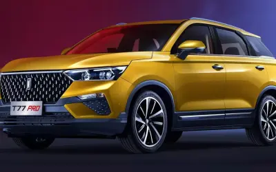 Żółty Bestune T77 PRO z chromowanym grillem i felgami, prezentujący nowoczesny design SUV-a.