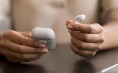 Jak wyczyścić AirPods, aby uniknąć uszkodzeń i zachować ich jakość